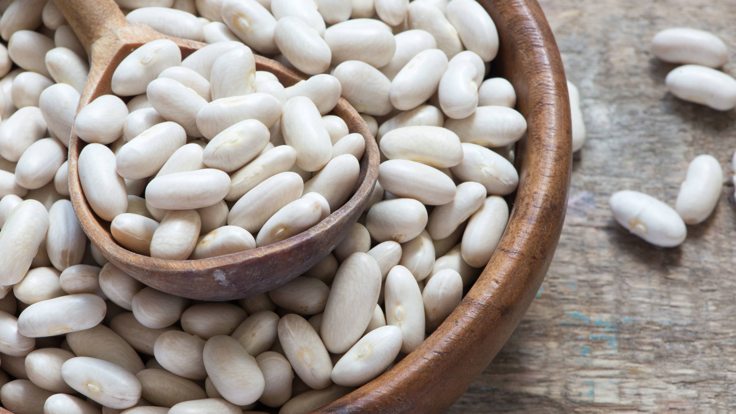 Known for their soft texture and ability to carry flavor, cannellini beans are a great addition to stews, chillis, soups, casseroles and curry dishes.