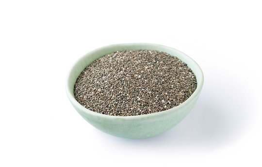 Las semillas de chía ofrecen muchos posibles beneficios saludables, ya que son una rica fuente de ácidos grasos de omega 3.