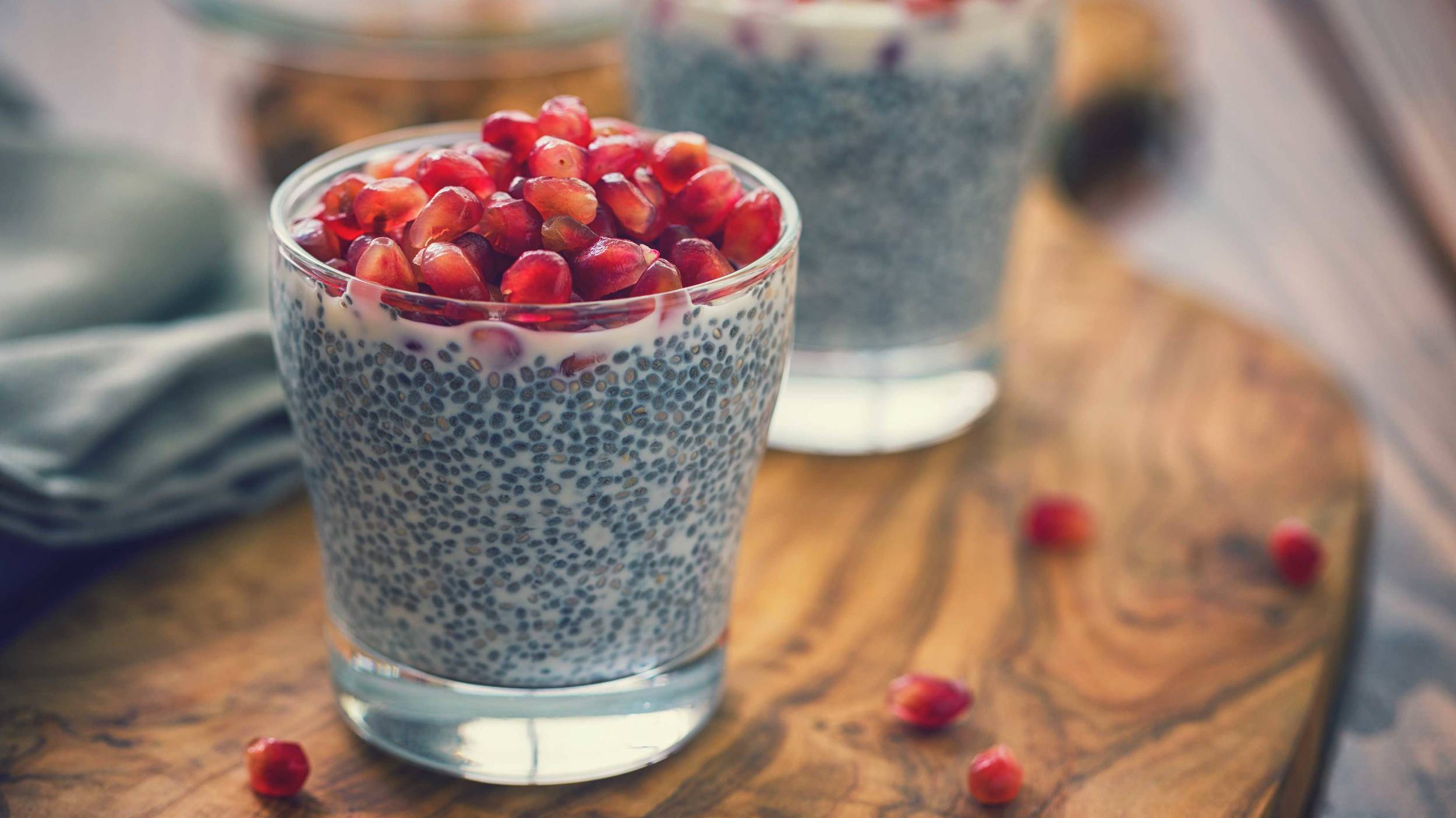 Batido de chía Las semillas de chía se pueden agregar crudas a los cereales, yogur, ensaladas, sopas, budines (postres cremosos), jugos y batidos.
